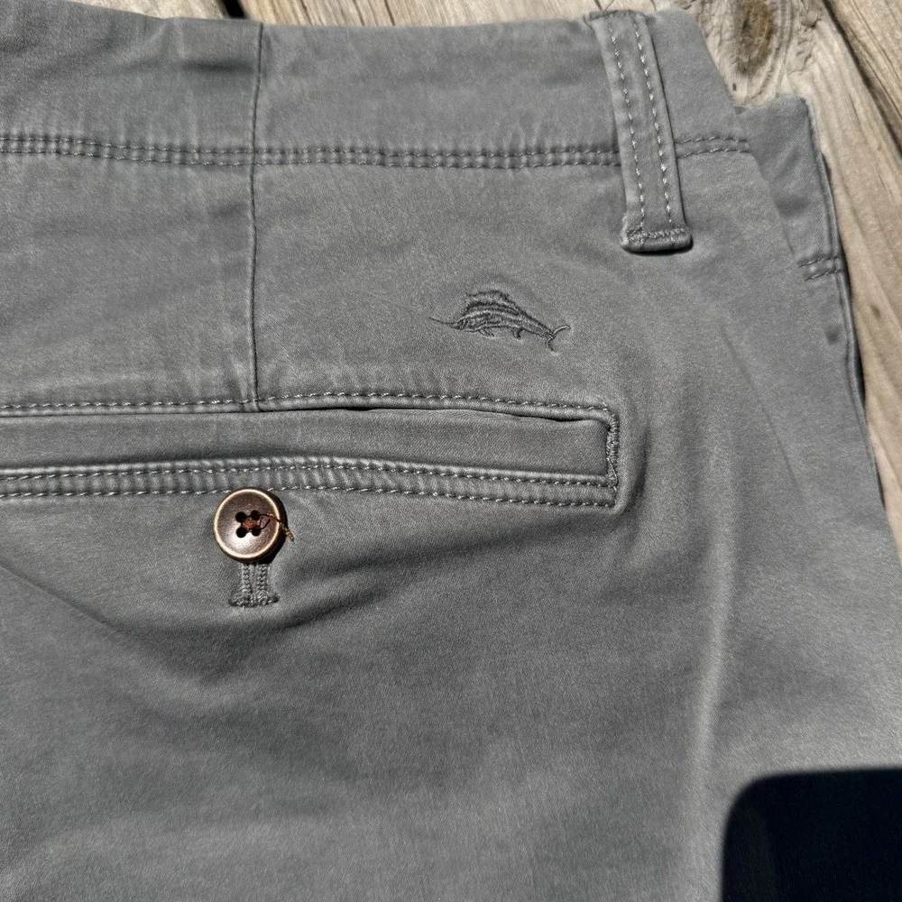 Tommy Bahama Boracay Cargo Shorts Mens 36 Gray Tencel Stretch Marlin 10